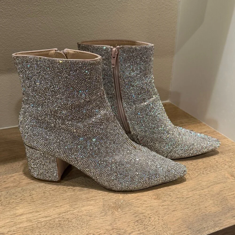 Betsey Johnson Silver Metallic Kyla Ankle Boots Size 9.5 GUC - Picture 2 of 7